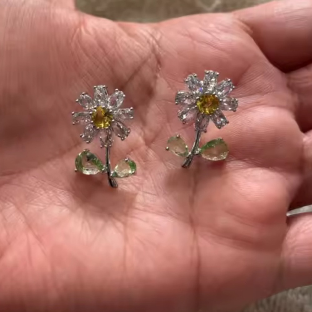 Daisy Floral Crystal Earrings - Picture 10 of 16